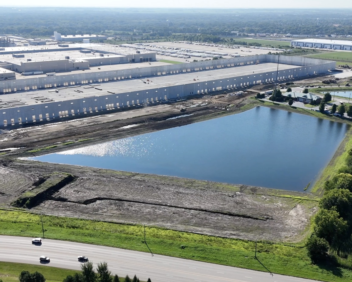 Aerial view of the 1.2 million square foot RJW Logistics build-to-suit under construction at Karis Park West in Montgomery, Illinois